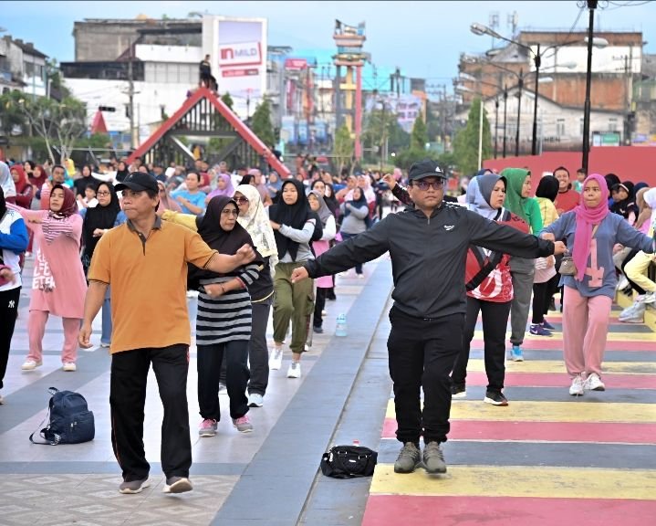 Pj Wali Kota Letnan Dalimunthe Bergabung di Car Free Day bersama Masyarakat Padangsidimpuan. "Dorong Kesehatan Masyarakat dan Ekonomi Lokal"