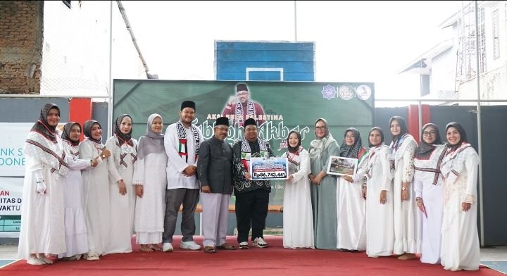 Tabligh Akbar Namira Islamic School Medan dan Pengajian Humairah Namira Hadiahkan Rp86 Juta Untuk Palestina