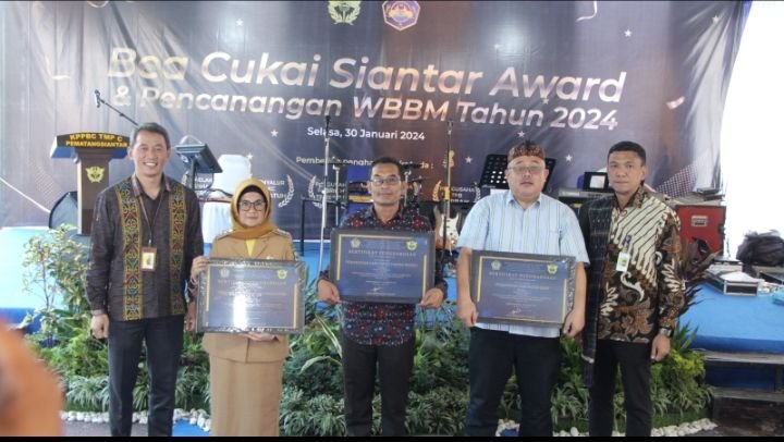 Pemkab.Pakpak Bharat Menerima Penghargaan Dari Bea Dan Cukai
