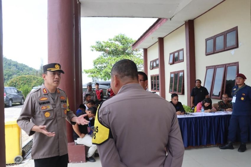 Kapolres Pakpak Bharat Pastikan Pembukaan Rapat Pleno Rekapitulasi Hasil Perhitungan Suara Pemilu 2024 Aman