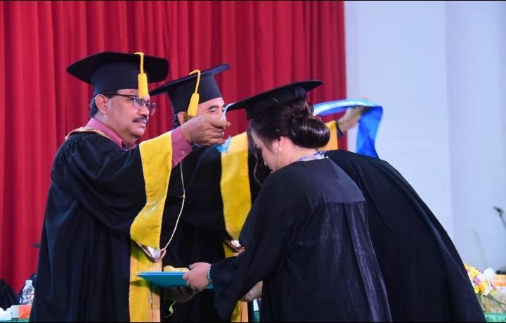 Rektor Mewisuda 937 Lulusan Unimed