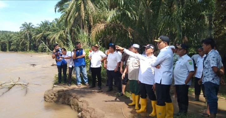 Bupati Palas Tinjau Lokasi Terdampak Banjir