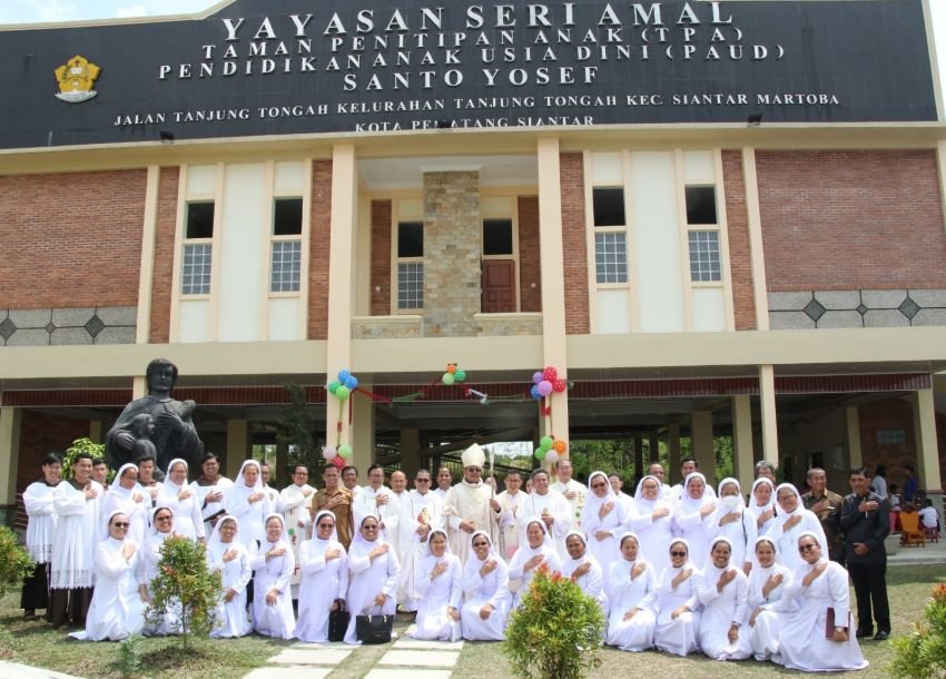 Wali Kota menghadiri Peresmian TPA-PAUD St Yosef Kota Pematangsiantar