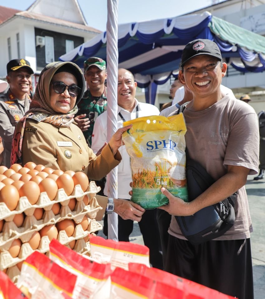 Wali Kota Buka Pasar Murah menjelang Hari Raya Idul Fitri 1445 H, di Lapangan Pariwisata.