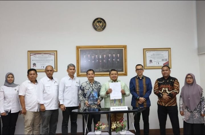 Bupati Dolly Pasaribu Sampaikan LKPD TA 2023 Tapsel ke BPK RI