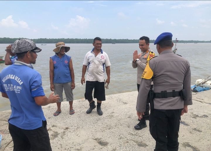 Kapolres Asahan Sambangi Masyarakat Pelaut di Tepi Sungai Bagan Asahan