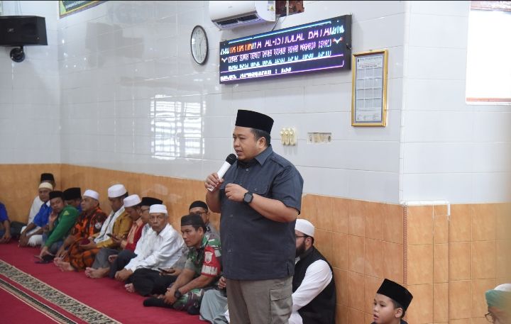 Bupati Tapsel Buka Puasa Sekaligus Sholat Tarawih Bersama Masyarakat Batang Toru