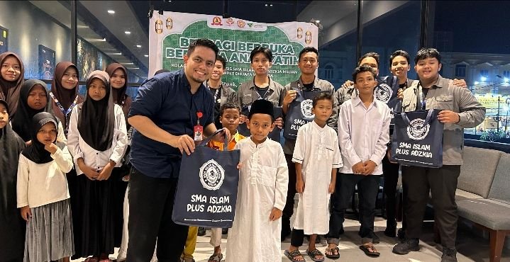 Buka Puasa Bersama SMA Islam Plus Adzkia Medan dan DD Waspada Bagikan Kebahagiaan dengan Anak Yatim