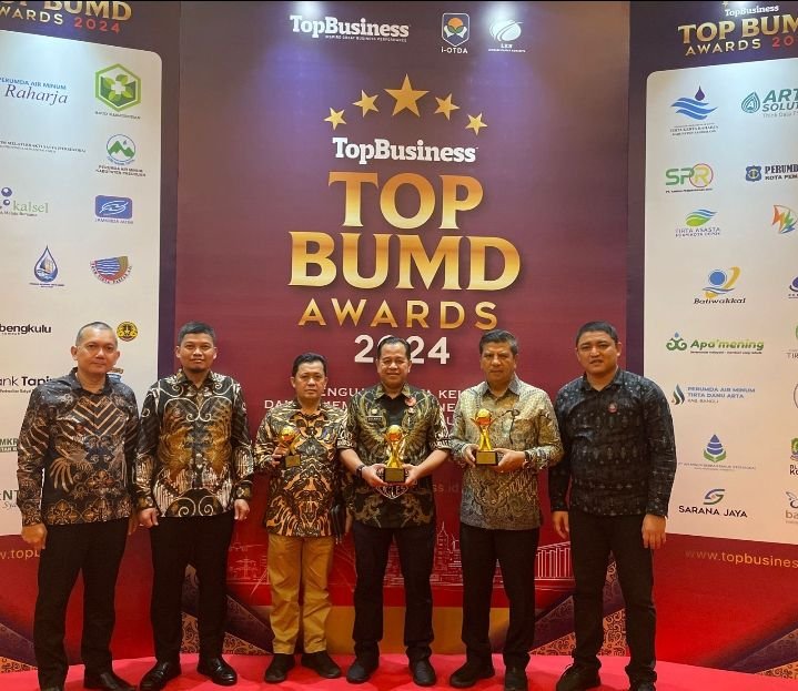 Pj Gubsu RaihTOP Pembina BUMD, Perumda Tirtanadi Raih TOP BUMD Awards 2024