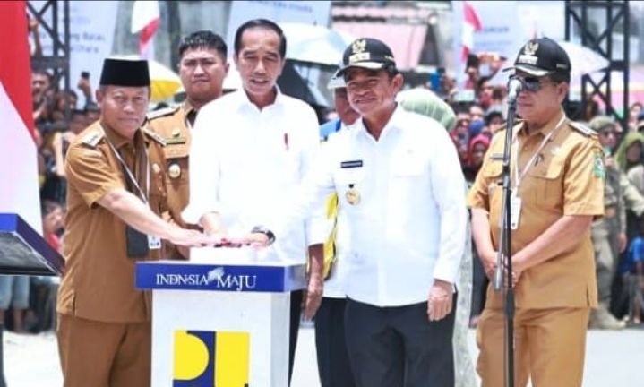 Bupati Simalungun Bersama Pj Gubsu Dampingi Presiden RI Resmikan Pelaksanaan Impres Jalan Daerah di Prov. Sumut