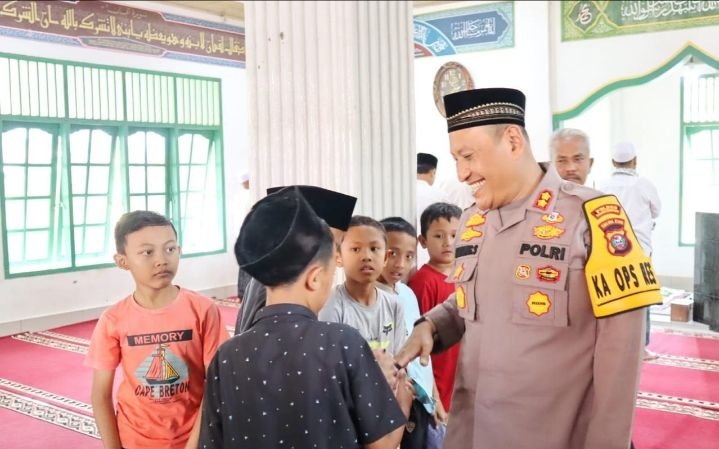 AKBP Dudung Setyawan Jum'at Curhat Bersama Masyarakat di Masjid Nurul Huda Sitamiang Baru Padangsidimpuan