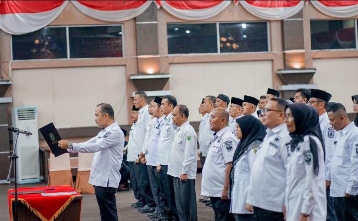 47  Pejabat Pengawas dan Pejabat Administrator di Lingkup Pemda Kabupaten Solok Dilantik
