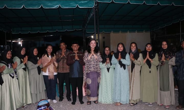 Pemkab Toba Buka Puasa Bersama Umat Muslim Desa Halado