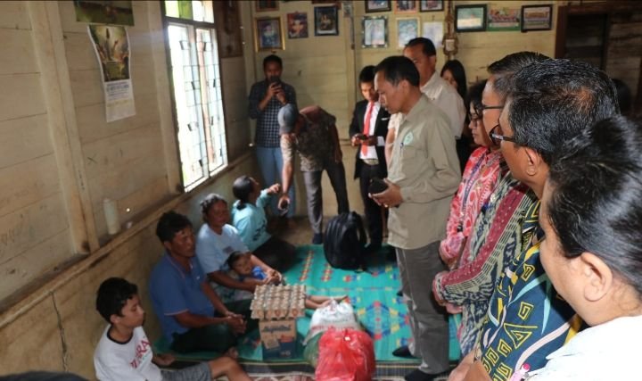 Pemkab Toba Jemput Pelajar yang Lumpuh Untuk Pengobatan