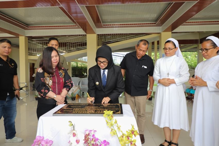 Wali Kota Teken prasasti Gedung Sekolah Tempat Penitipan Anak (TPA)-PAUD Santo Yosef Kota Pematang Siantar