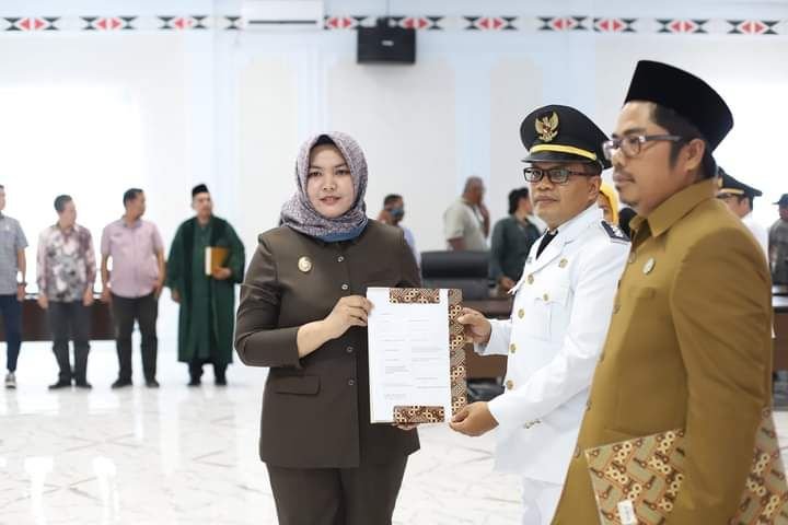Wabup Atika Nasution Lantik 75 Pejabat Eselon III dan IV, ini Pesannya