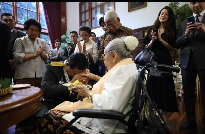 Jenderal Bintang 4 Prabowo Subianto Sungkem ke Sukartini Djojohadikusumo