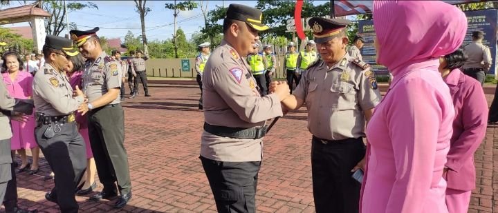 Kapolres Pimpin Upacara Kenaikan Pangkat dan Pelepasan Purnabakti di Polres Simalungun