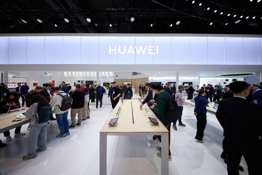 Huawei Membuka Babak Baru dan Pamerkan Rangkaian Produk Fashion-forward Kelas Atas di MWC 2024