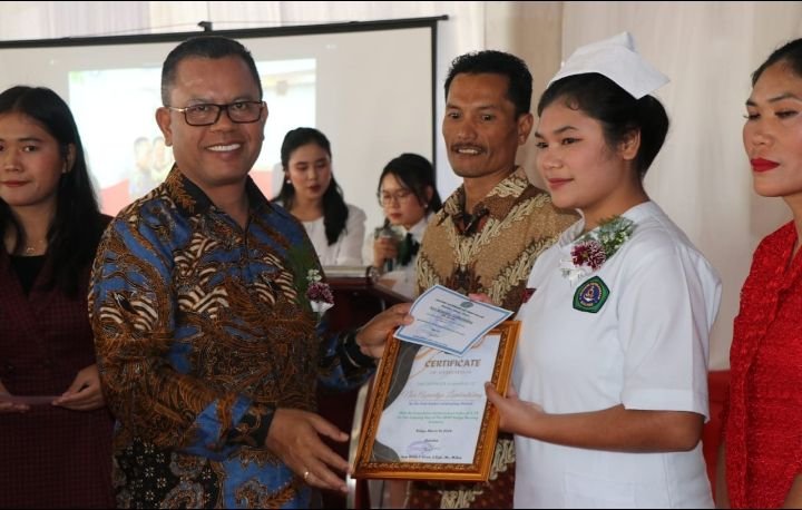 Capping Day Akper HKBP Balige, Bupati Toba : "Jadilah Perawat Naraja"