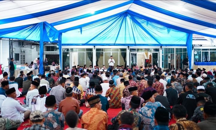 Lebih Kurang 1.200 Orang Masyarakat se-Kabupaten Solok dari 74 Nagari Buka Acara Bersama dengan Bupati