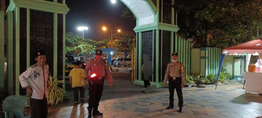 Polresta Deli Serdang Laksanakan Patroli Mobile dan Pengamanan Sholat Tarawih