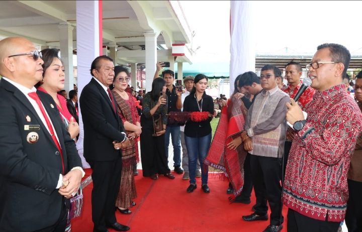 Acara Perpisahan Bupati Taput, Bupati Toba : Semoga Cita-cita Nikson Nababan Untuk Sumut Tercapai