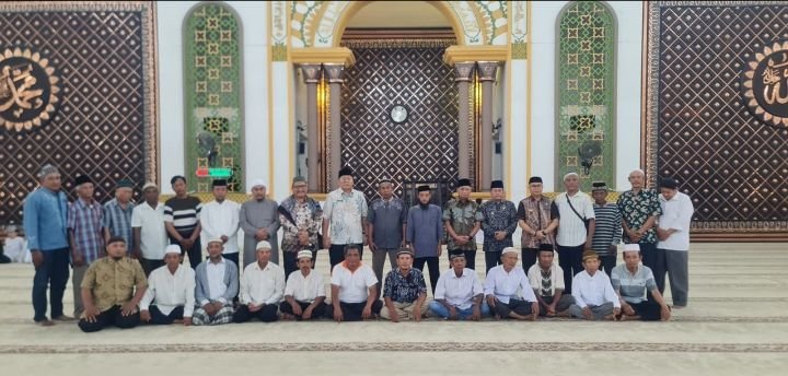 BKM Agung H. Achmad Bakrie Kisaran dan Bupati Asahan Salurkan Bantuan Kepada Anak Yatim dan Abang Becak