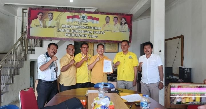 Jadikan Toba Lebih Baik, Dr Suryadi Panjaitan Mendaftar Bacalon Bupati Toba