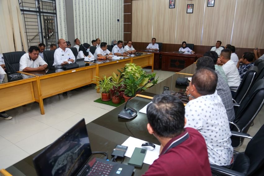 Rapat bersama terkait progress pembangunan Gedung Merdeka/GOR di sebagai venue cabang olahraga (cabor) kick boxing PON XXI Tahun 2024