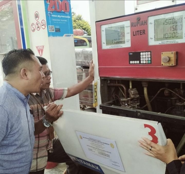 UPTD Metrologi Legal Kota Solok Melakukan Pengawasan Terhadap Seluruh SPBU di Kota Solok dan Sekitarnya.