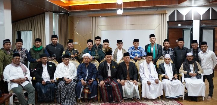 Ulama Tarekat se-Sumatera Barat Dukung Epyardi Asda untuk Kebangkitan Pembangunan