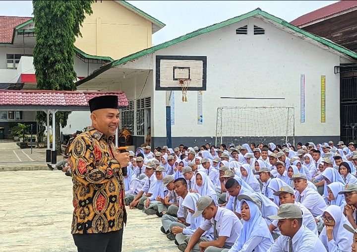 Rusydi Nasution Motivasi Siswa SMA N 1 Padangsidimpuan "Berani Raih Mimpi"