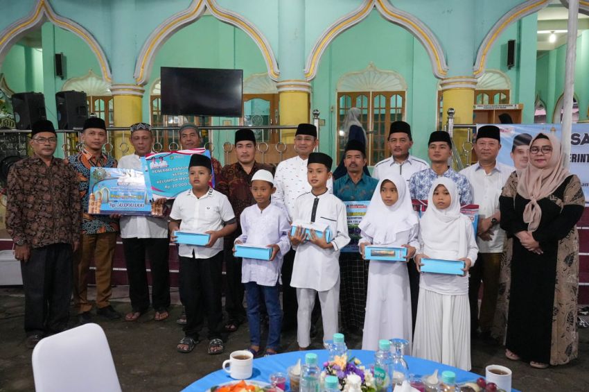 Safari Ramadan, Sekda Salurkan Bantuan Pemko Medan ke Masjid Jami&rsquo; Al Fajar Medan Maimun