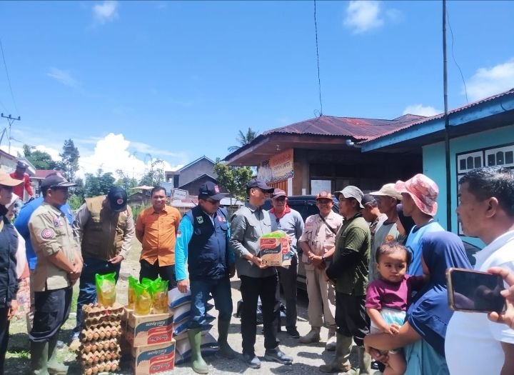 Lokasi Longsor di Kecamatan Lembang Jaya di Tinjau Sekda Kabupaten Solok
