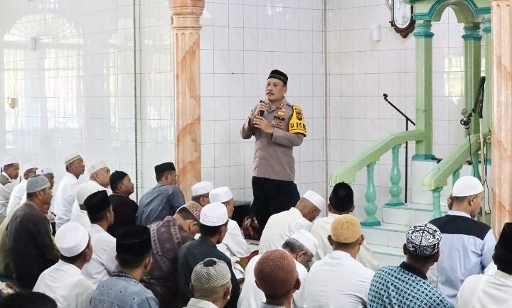 AKBP Dudung Setyawan Berdialog dengan Masyarakat dalam Jum'at Curhat di Masjid Nurul Yaqin Ujung Padang Padangsidimpuan