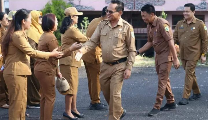 Sekda Pakpak Bharat Jalan Berutu,S.Pd Pimpin Apel Gabungan