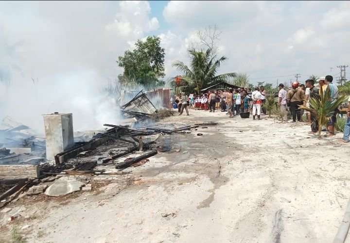 Kebakaran Pagi Di bulan Puasa Hanguskan 2 Rumah Dan 4 Unit Sepeda Motor
