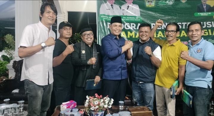 Bupati Solok Epyardi Asda Buka Puasa Bersama Bupati Padang Pariaman