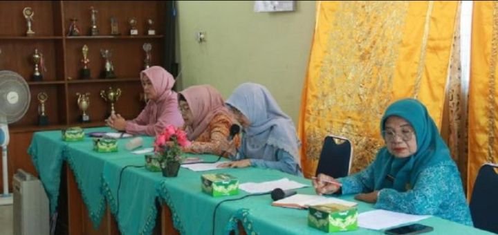 Ny. Zulmiyetti Dalam Rapat Persiapan Penilaian TP-PKK, Meminta Agar Tetap Kompak Untuk Hasil yang Terbaik.