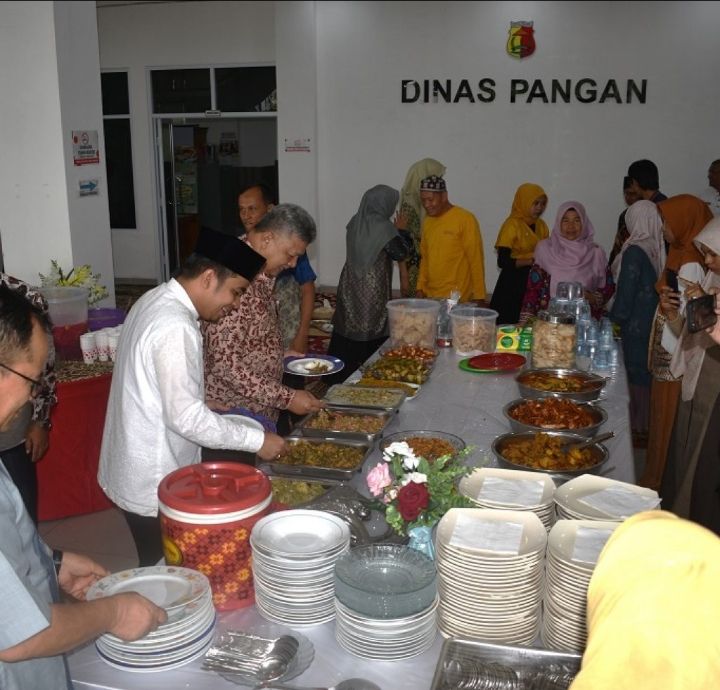 Dinas Perumahan dan Kawasan Permukiman (Disperkim) Bersama dengan Dinas Pangan Kota Solok Melaksanakan Halalbihalal