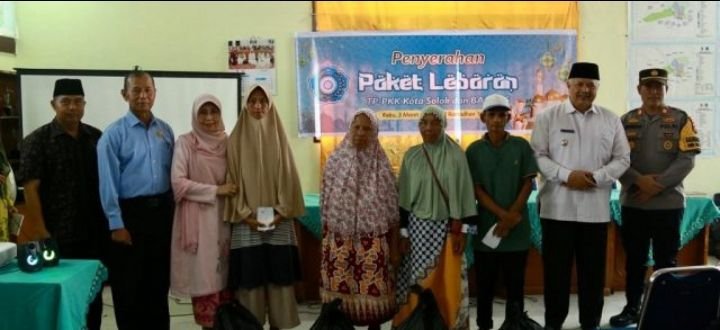 TP-PKK Kota Solok Bagikan 226 Paket Lebaran untuk Keluarga Kurang Mampu