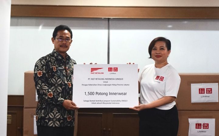 Peduli Terhadap Perempuan, UNIQLO Donasikan 1.500 Innerwear Untuk Para Petugas Kebersihan Perempuan