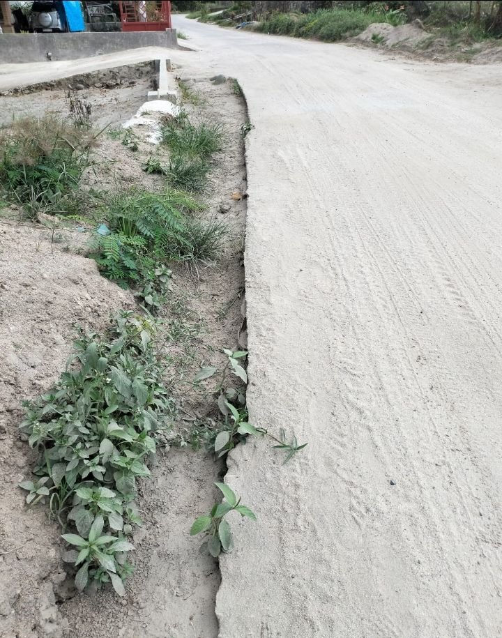Pengerjaan Proyek Pengecoran Jalan Bah Birong Ulu Baru Saja Siap Dikerjakan Sudah Rusak Diduga Asal Jadi