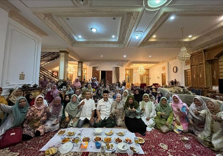 Pelaku UMKN Bersilaturahmi dan Buka Bersama dengan Dekranasda Kabupaten Solok