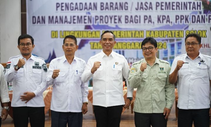 Bupati Solok diwakili Sekda Kab. Solok Medison, S. Sos, M. Si , Hadiri Bimtek Pengadaan Barang / Jasa