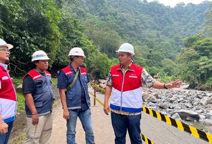 Pertamina Patra Niaga Regional Sumbagut Tinjau Langsung Jalur Distribusi Energi Pasca Banjir Lahar Dingin di Sumbar