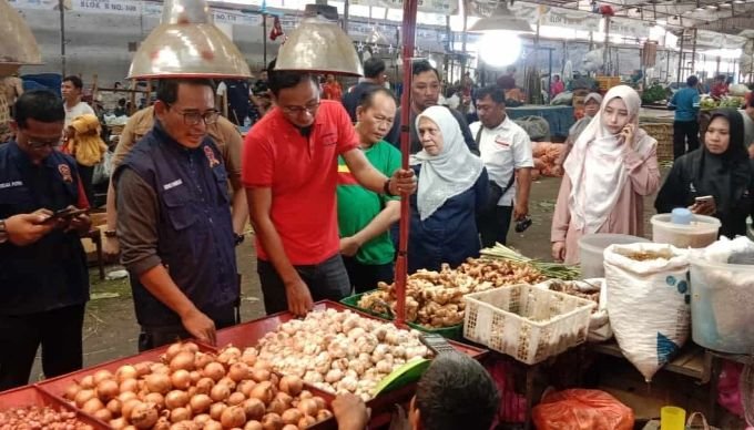 KPPU Kantor Wilayah I Saat Sidak di Pasar Tradisional Petisah dan Pasar MMTC, Temukan Kebutuhan Pokok Naik