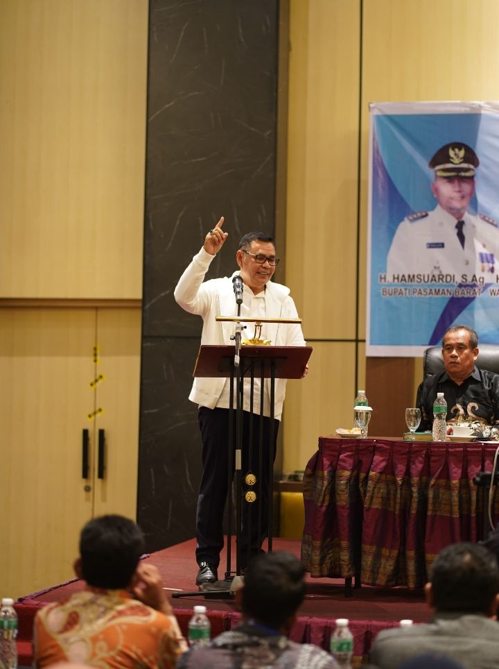 Bupati Solok Cpt, Epyardi Asda Berikan Materi Pada Acara Pelatihan dan Bimbingan Teknis di Pasaman Barat