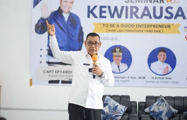 Bupati Solok dan Anggota Komisi V DPR RI jadi Narasumber Seminar Kewirausahaan.